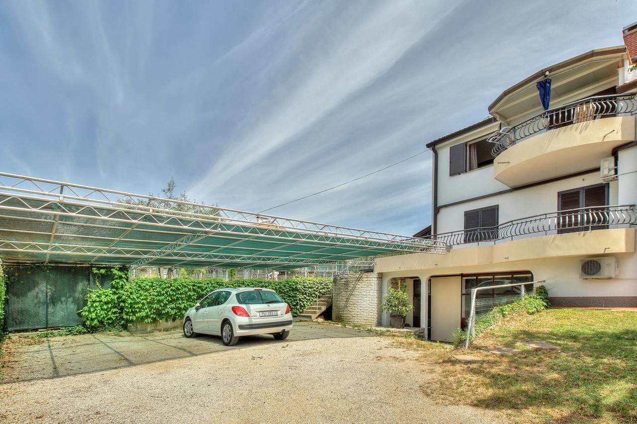 Nadia House With Apartments 赞布雷提亚 外观 照片